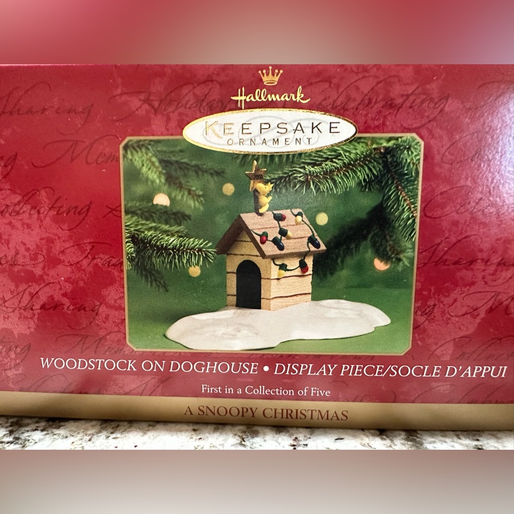 Hallmark Keepsake Ornament “Woodstock on Doghouse: A Snoopy Christmas” 2000
